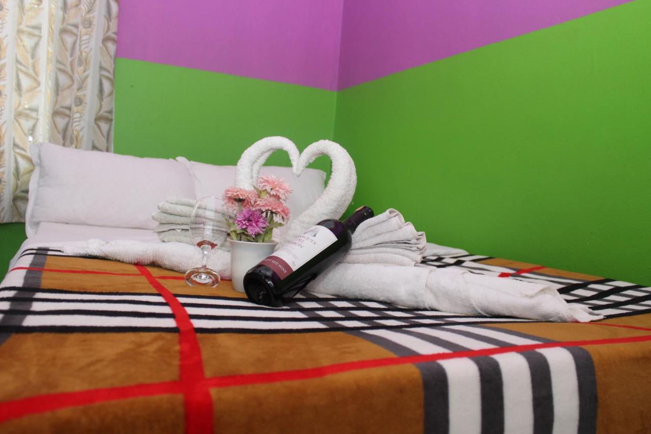 Robins Nest Hotel & Restaurant Deorali Екстер'єр фото